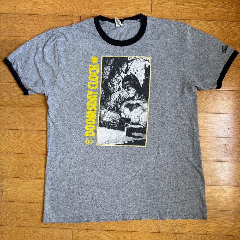 Ultra Rare Vintage DC Batman Doomsday‎ Clock T-Shirt Large Ringer Comic Tee